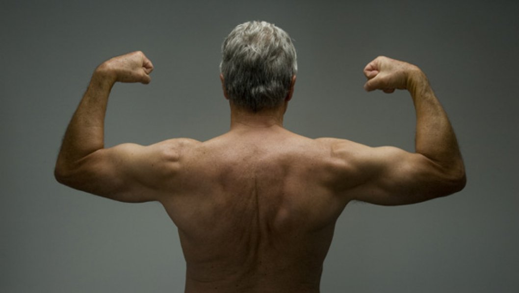 Über 70 - aber es glaube niemand, dass dieser sportliche Rücken einen Knochenschwund kennt.